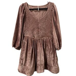 ✨ Free People Farrier Velvet Mini Dress ✨
Size XS – New